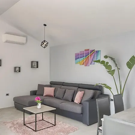 Holiday home Nana Pula